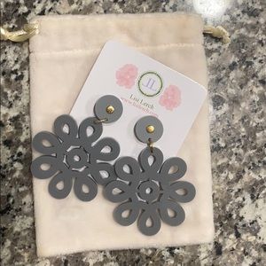 NWT Lisi Lerch acrylic Cameran Earrings! 🌸